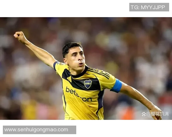 足球球星场上那些引发争议的脏动作与比赛风波解析